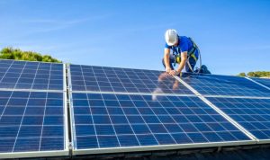 Installation et mise en production des panneaux solaires photovoltaïques à Le Breuil